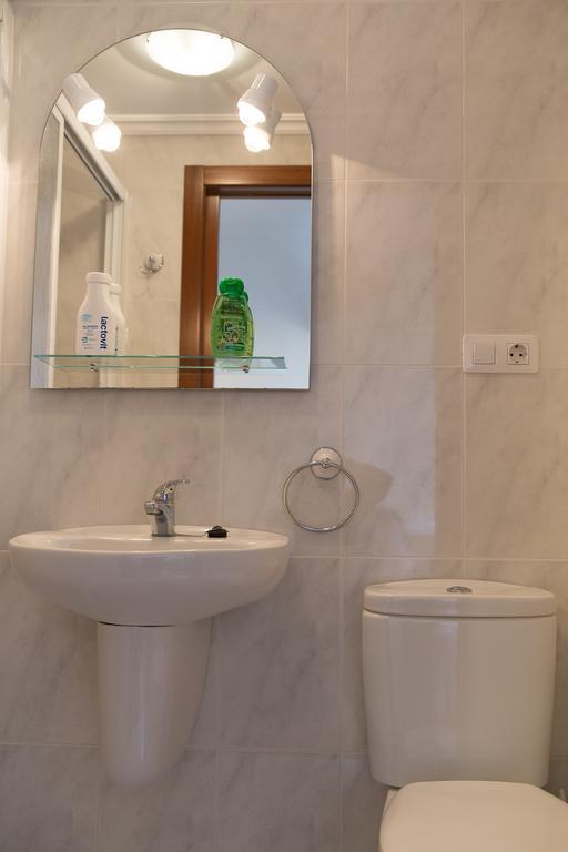 O Tobo Do Lobo Hotel Melide Bagian luar foto